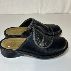 Naot Encore Women's embroidered Detail Clogs Mule  Black Size: US Size 6 EU 37